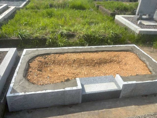 養老町墓地　新しい墓石の建立　④外柵設置